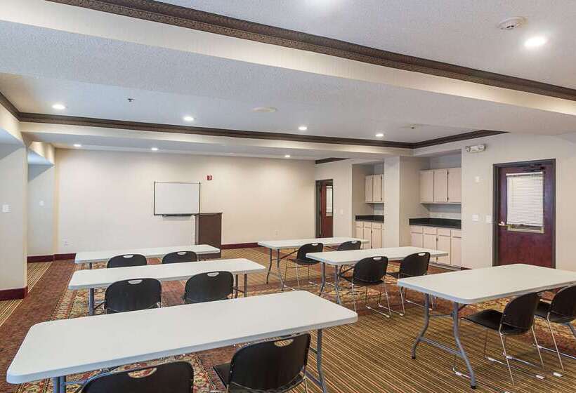 בית מלון כפרי Quality Inn & Suites West Chase