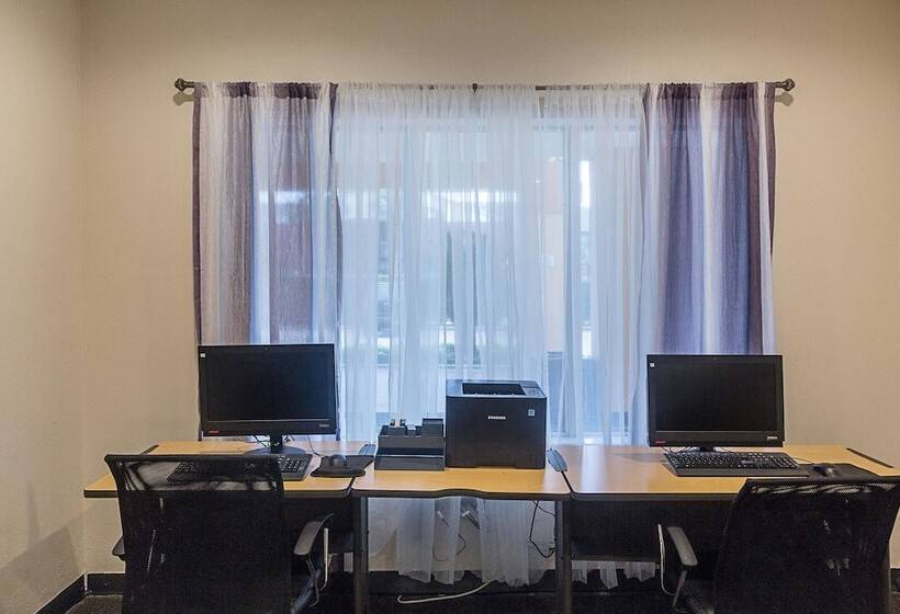 בית מלון כפרי Quality Inn & Suites West Chase