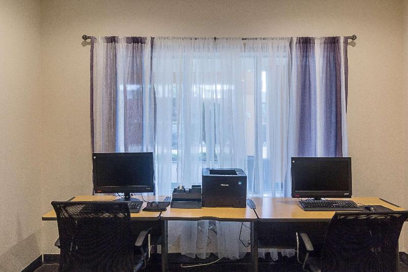 בית מלון כפרי Quality Inn & Suites West Chase