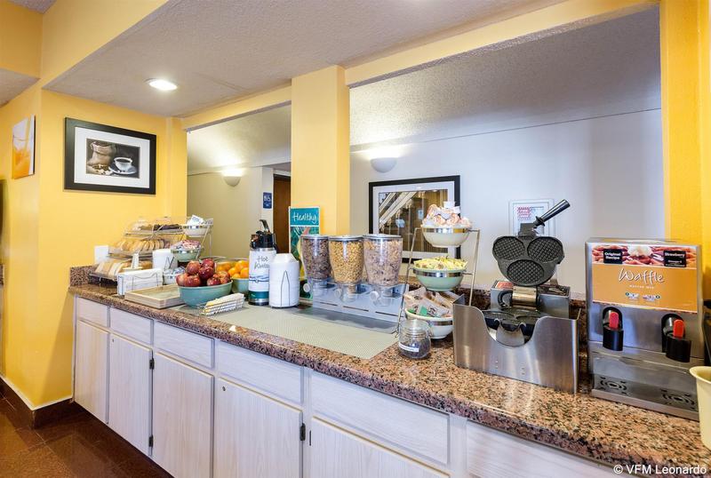 هتل Quality Inn & Suites West Chase