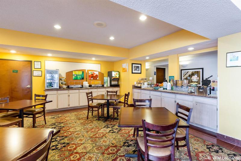 هتل Quality Inn & Suites West Chase