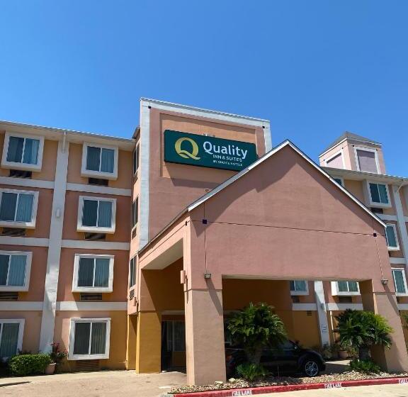 בית מלון כפרי Quality Inn & Suites West Chase