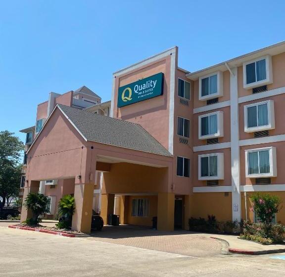 בית מלון כפרי Quality Inn & Suites West Chase