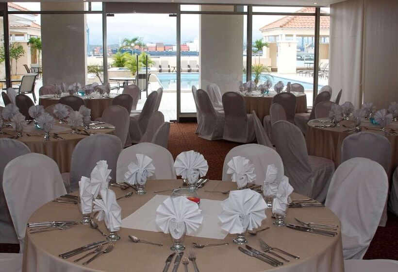 Radisson Colon 2,000 Hotel & Casino