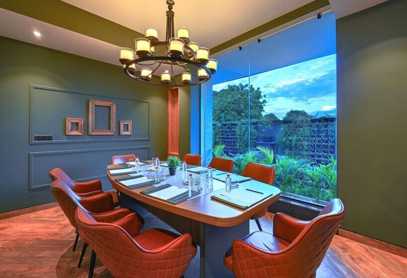 ホテル Royale Sarovar Portico Agra