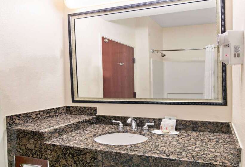 בית מלון כפרי Super 8 By Wyndham Austin/airport South