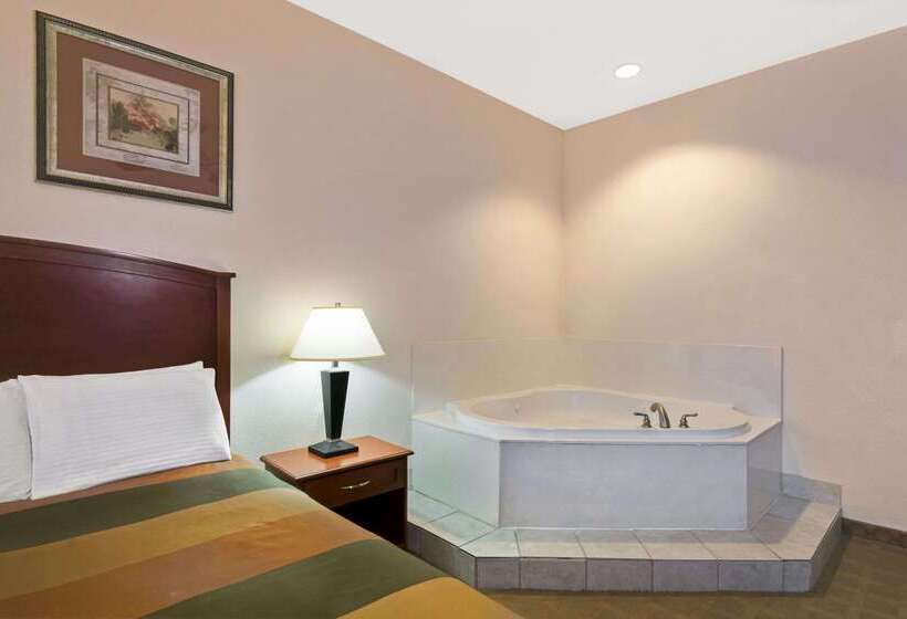 בית מלון כפרי Super 8 By Wyndham Austin/airport South