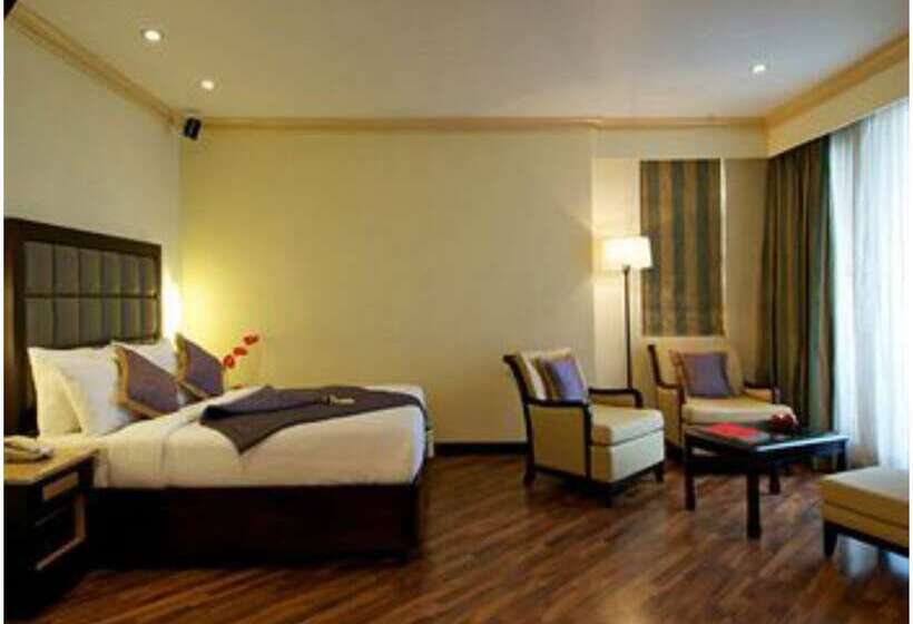 Отель Vivanta Ernakulam, Marine Drive