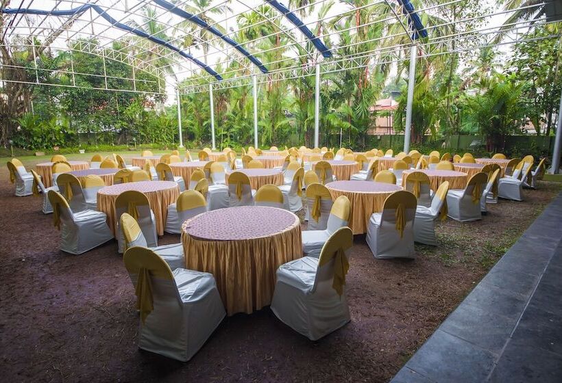 Отель The Renai Cochin