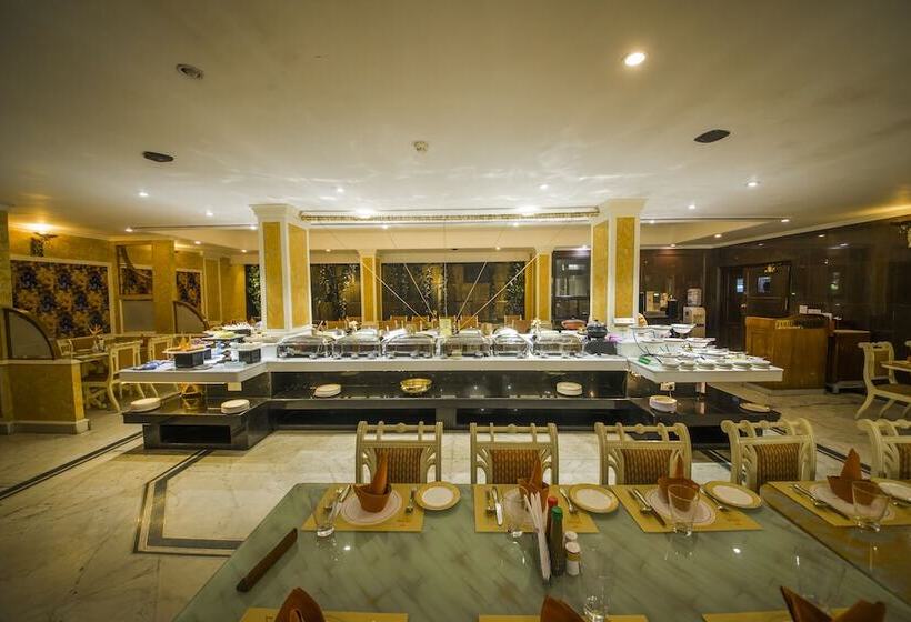 Отель The Renai Cochin