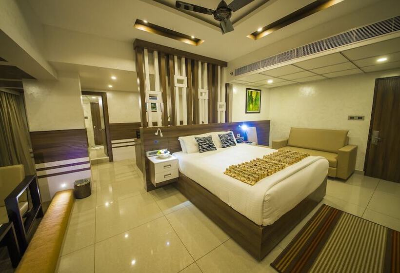 Отель The Renai Cochin