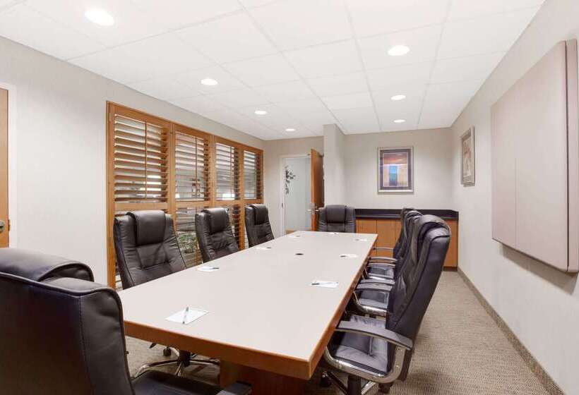 فندق Wingate By Wyndham Bridgeport Clarksburg