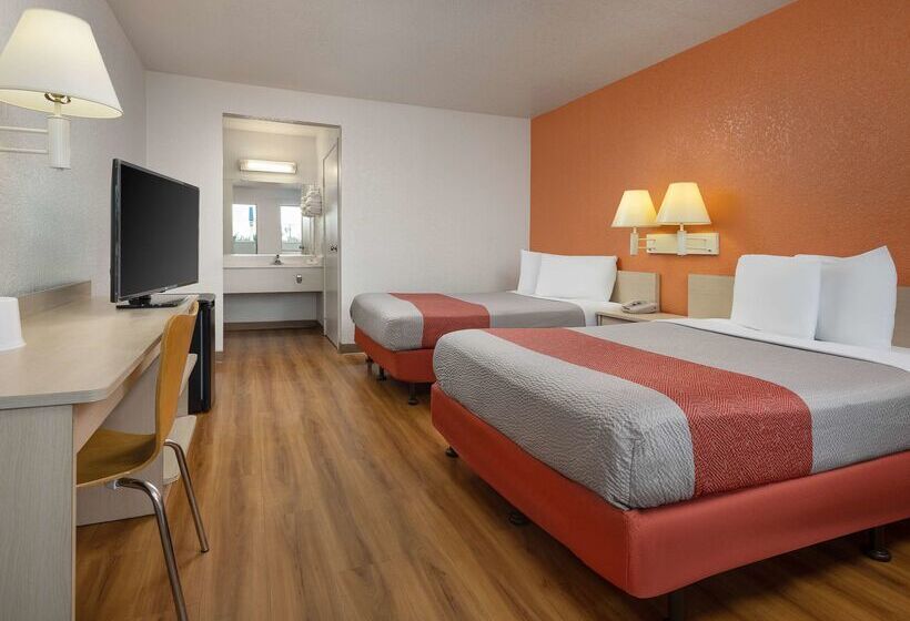 Motel 6 Buena Park, Ca   Knotts Berry Farm   Disneyland