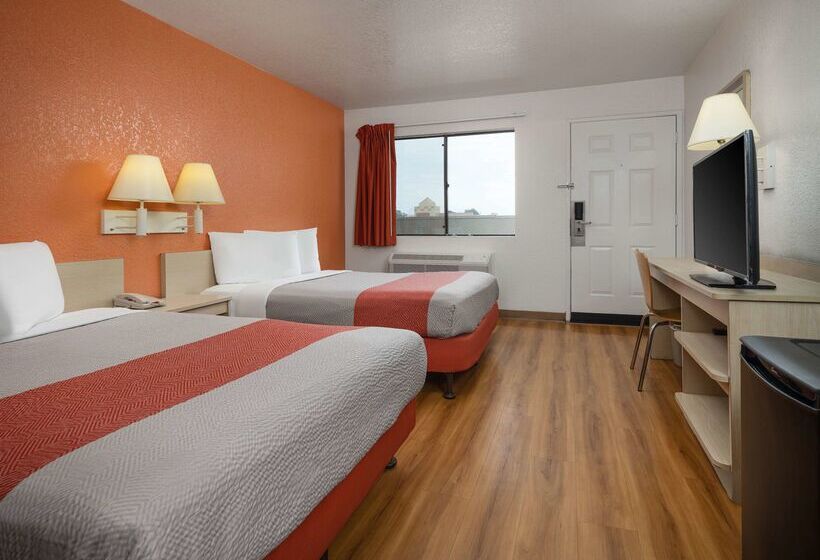 Motel 6 Buena Park, Ca   Knotts Berry Farm   Disneyland