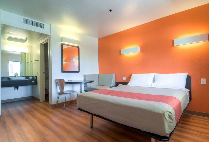 Motel 6palm Springs, Ca  Downtown