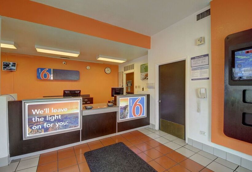 Motel 6 San Antonio, Tx  Downtown  Market Square