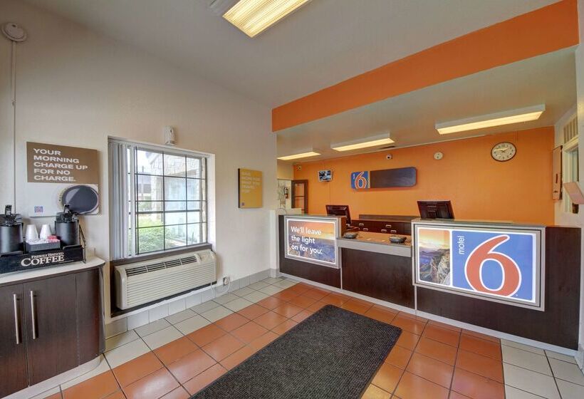 Motel 6 San Antonio, Tx  Downtown  Market Square