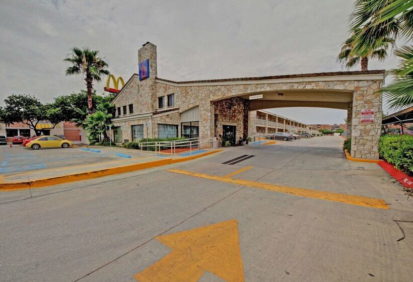Motel 6 San Antonio, Tx  Downtown  Market Square