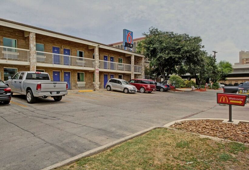 Motel 6 San Antonio, Tx  Downtown  Market Square