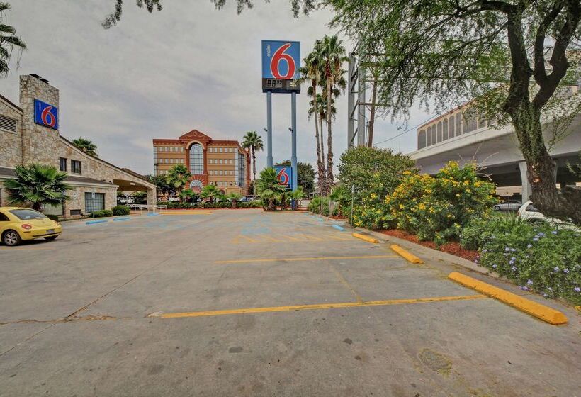 Motel 6 San Antonio, Tx  Downtown  Market Square