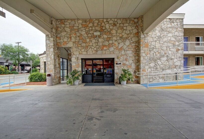 Motel 6 San Antonio, Tx  Downtown  Market Square