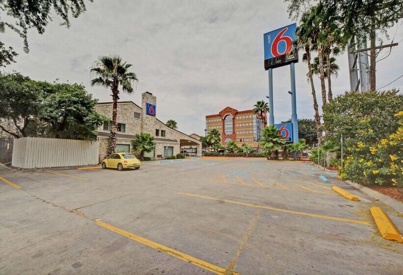 Motel 6 San Antonio, Tx  Downtown  Market Square