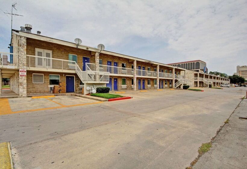 Motel 6 San Antonio, Tx  Downtown  Market Square