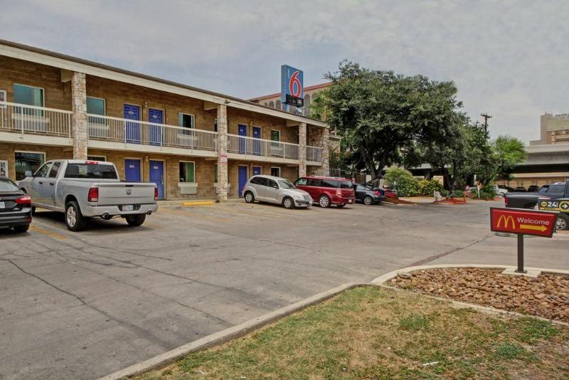 Motel 6 San Antonio, Tx  Downtown  Market Square