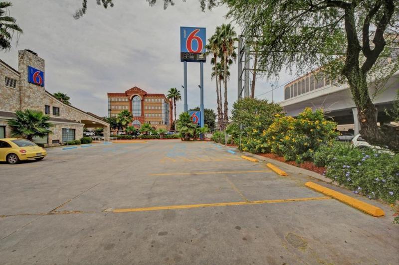 Motel 6 San Antonio, Tx  Downtown  Market Square
