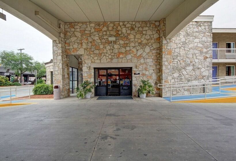 Motel 6 San Antonio, Tx  Downtown  Market Square
