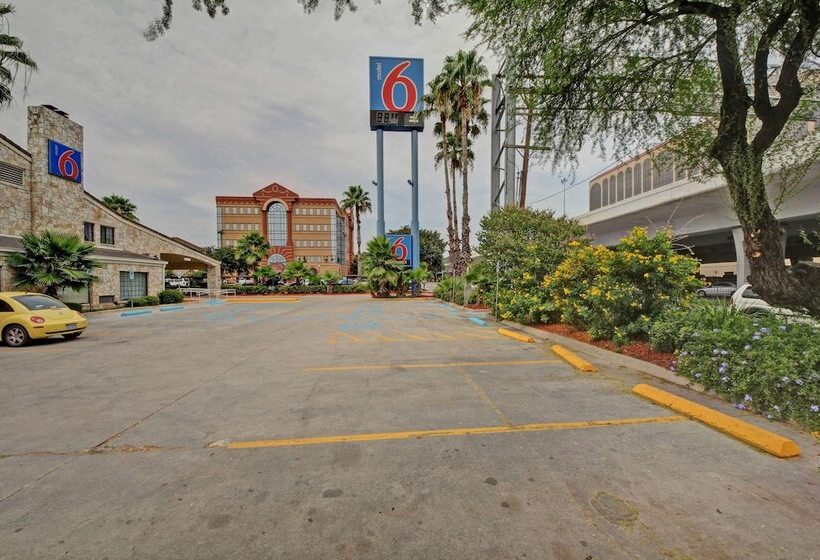 Motel 6 San Antonio, Tx  Downtown  Market Square