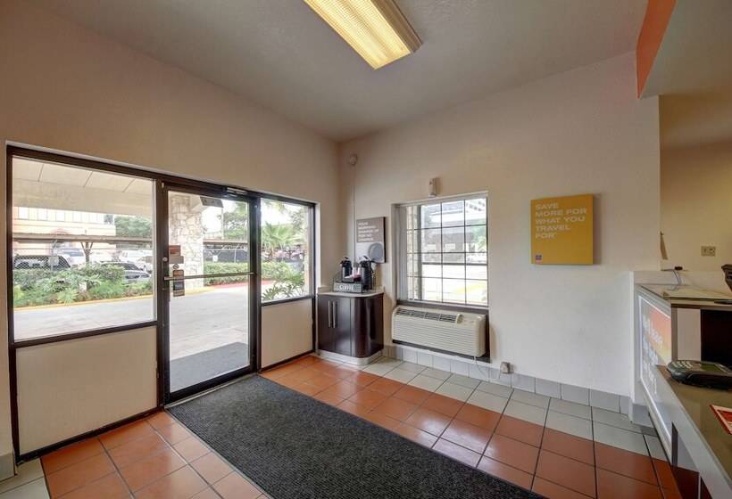 Motel 6 San Antonio, Tx  Downtown  Market Square