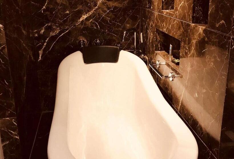 Novotel Mumbai Juhu Beach