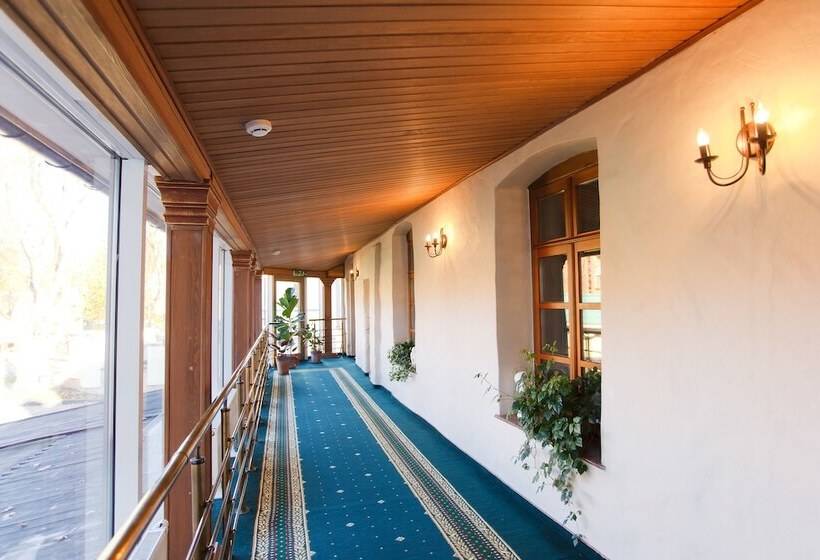 Old Estate Hotel & Spa