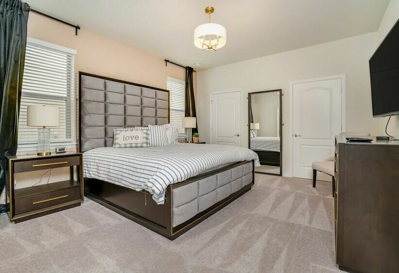 8 Bed 6 Ba Villa With Games, Pool & Spa