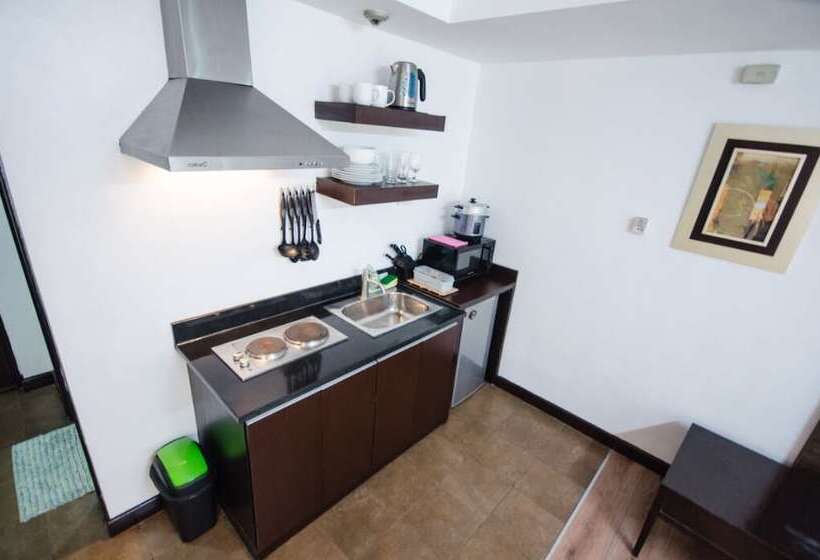 فندق صغير Lancaster Hotel By Central Flats