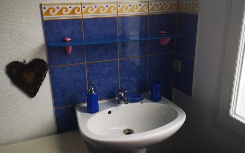 Bed and Breakfast La Cour Du Puits Chambre Victor