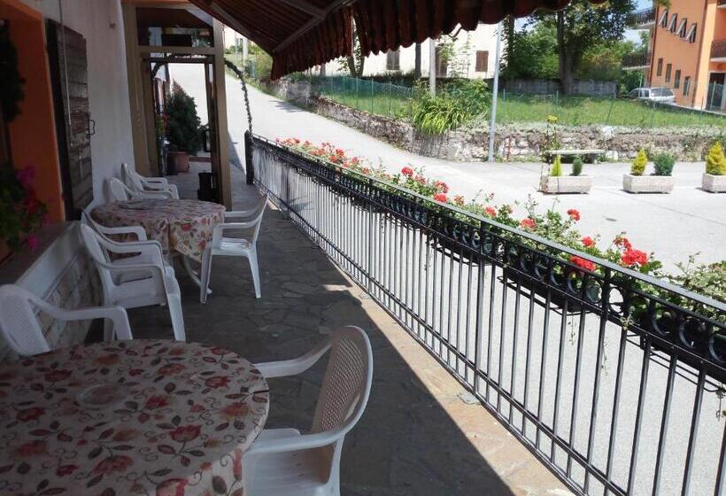 בית מלון כפרי Albergo Al Pino