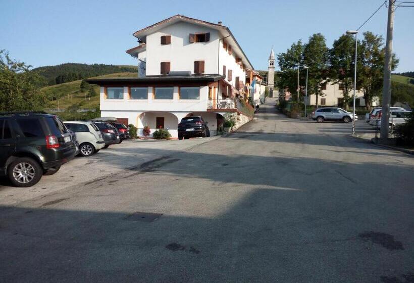 בית מלון כפרי Albergo Al Pino