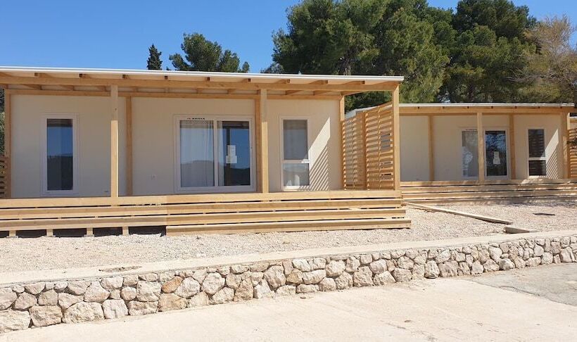 בית מלון כפרי Amadria Park Deluxe Mobile Homes