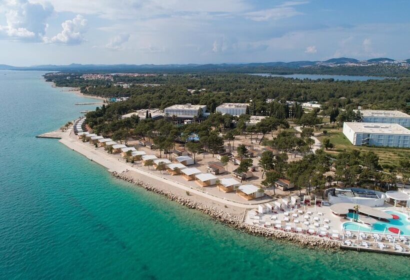 בית מלון כפרי Amadria Park Deluxe Mobile Homes