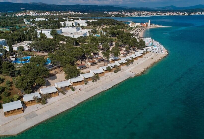 בית מלון כפרי Amadria Park Deluxe Mobile Homes