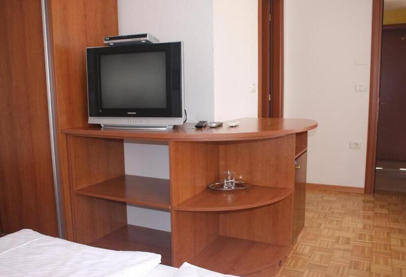 پانسیون Rooms & Apartments Giulia