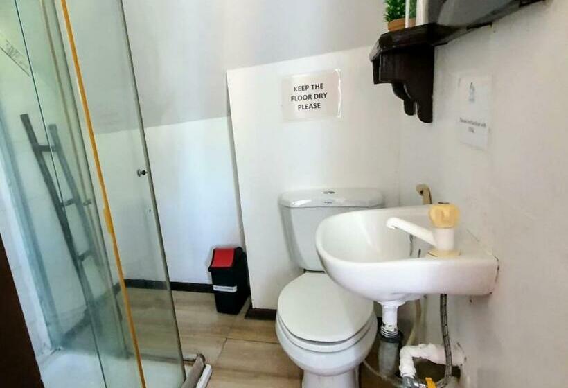 Reddoorz Plus @ Evangeline Beach Resort