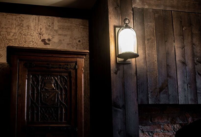 تختخواب و صبحانه Crux