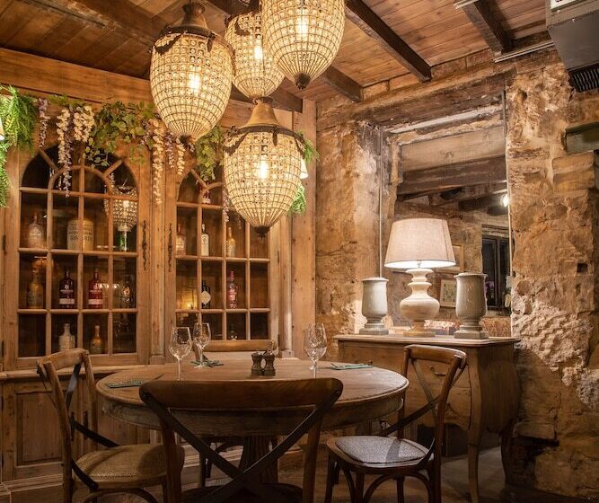 تختخواب و صبحانه Crux