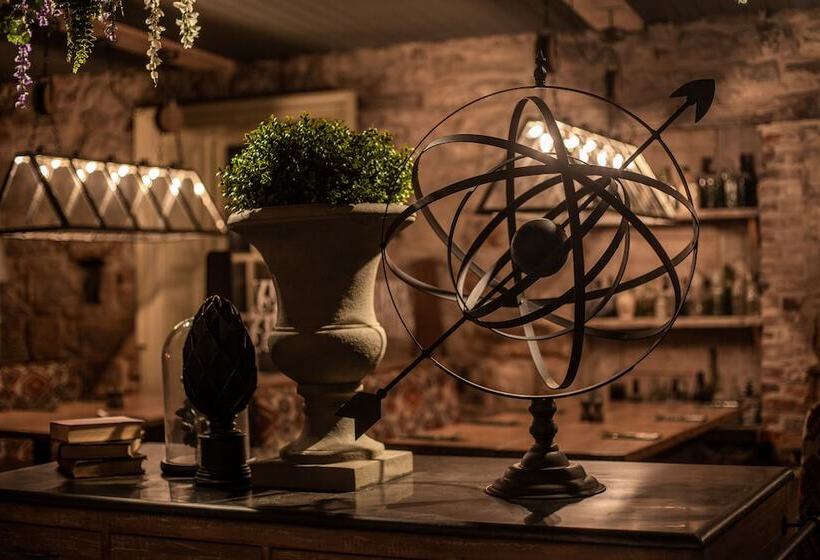 تختخواب و صبحانه Crux