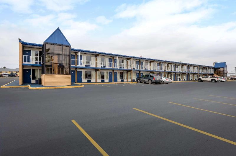 בית מלון כפרי Days Inn By Wyndham Perrysburg Toledo