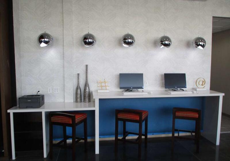 فندق Glō Best Western Enid Ok Downtown   Convention Center