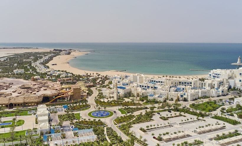 هتل Hilton Salwa Beach Resort & Villas